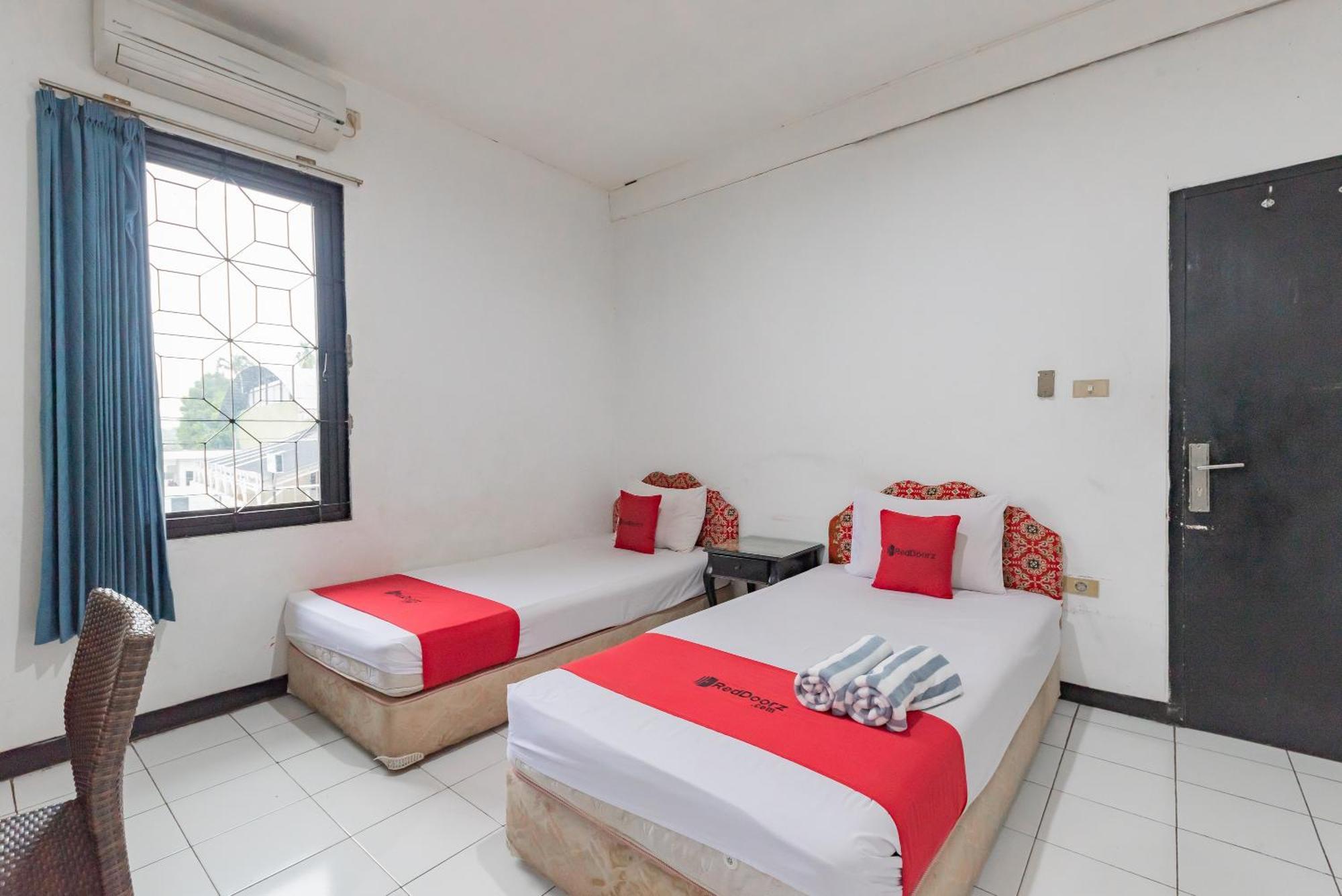 Reddoorz Near Taman Kota Lapang Merdeka Sukabumi Esterno foto