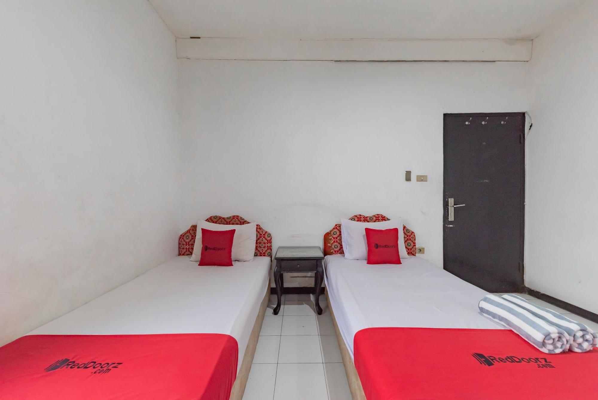 Reddoorz Near Taman Kota Lapang Merdeka Sukabumi Esterno foto