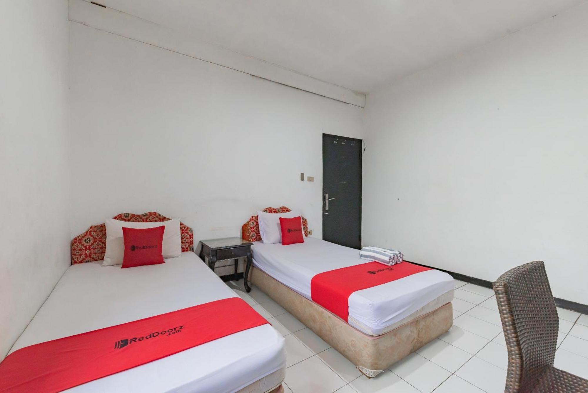 Reddoorz Near Taman Kota Lapang Merdeka Sukabumi Esterno foto