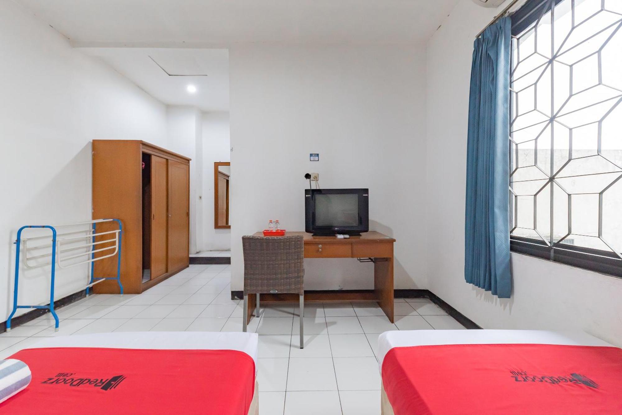 Reddoorz Near Taman Kota Lapang Merdeka Sukabumi Esterno foto