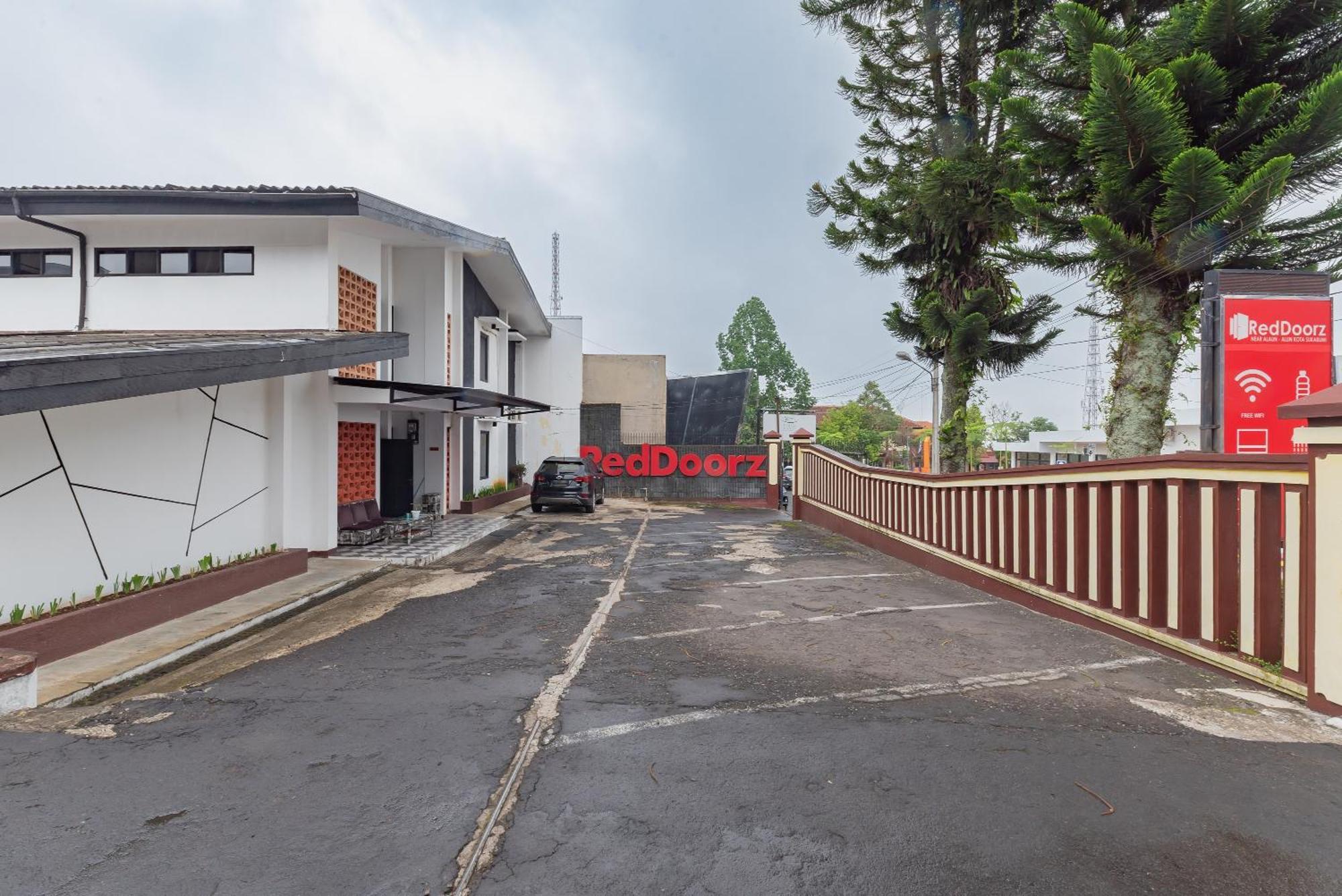 Reddoorz Near Taman Kota Lapang Merdeka Sukabumi Esterno foto