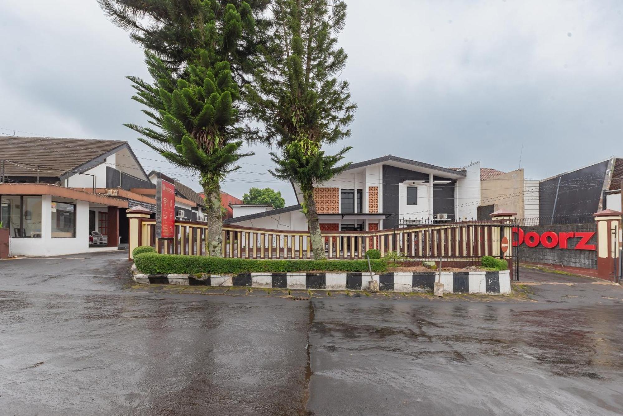 Reddoorz Near Taman Kota Lapang Merdeka Sukabumi Esterno foto